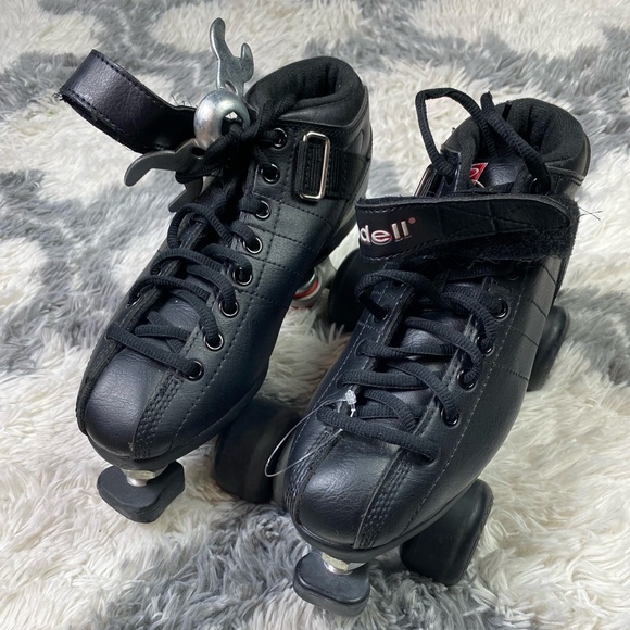 Riedell R3 Cayman Black Quad Roller Skates Derby Size 6 SureGrip Aerobic - Picture 1 of 10